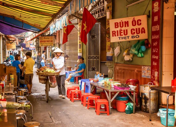 What are some unique street food delicacies to try when traveling What are some unique street food delicacies to try when traveling